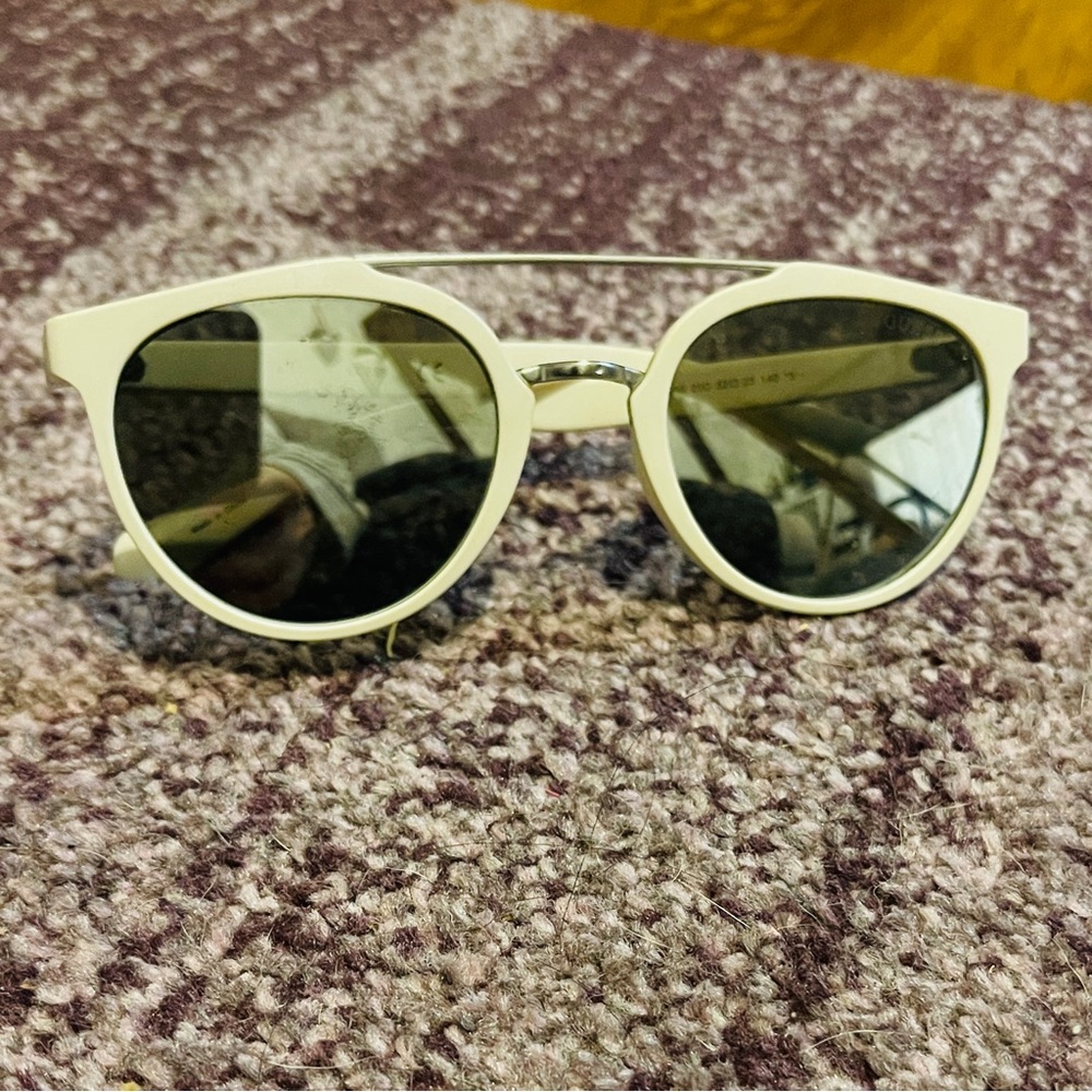 GUESS White Sunglasses
